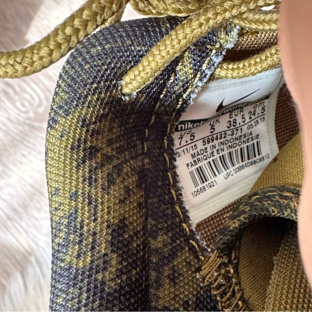 Nike Roshe olive green gold printed Sneakers - Picture 12 of 14